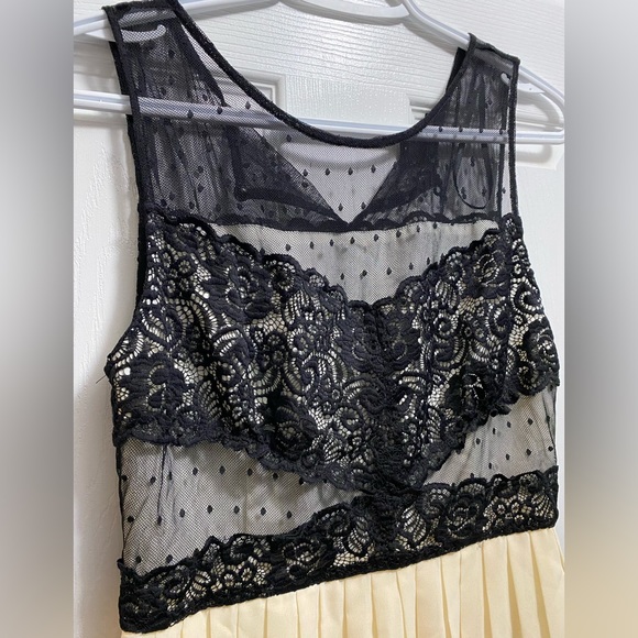 Lace Short Dress - BNWT - Picture 3 of 5